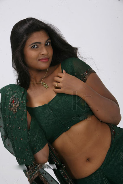 Aunty Saree navel