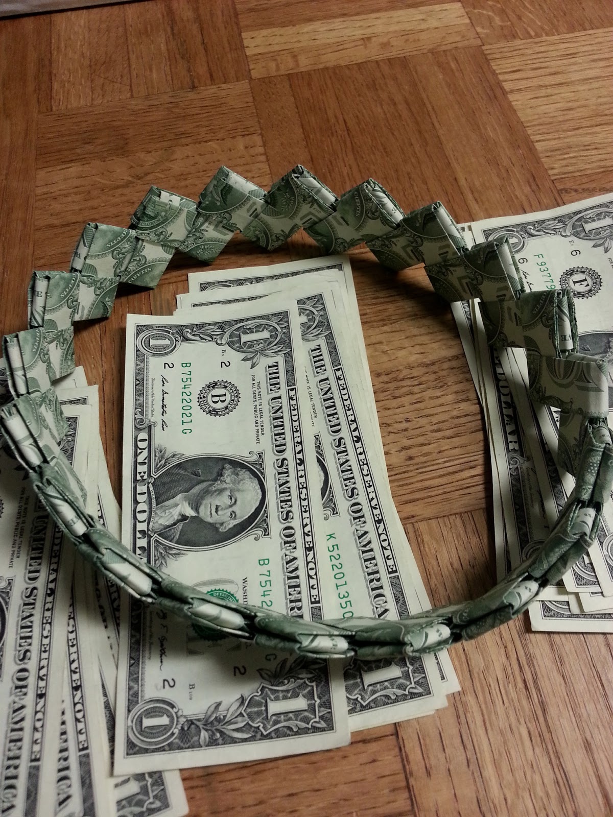 how to make a crown out of paper money