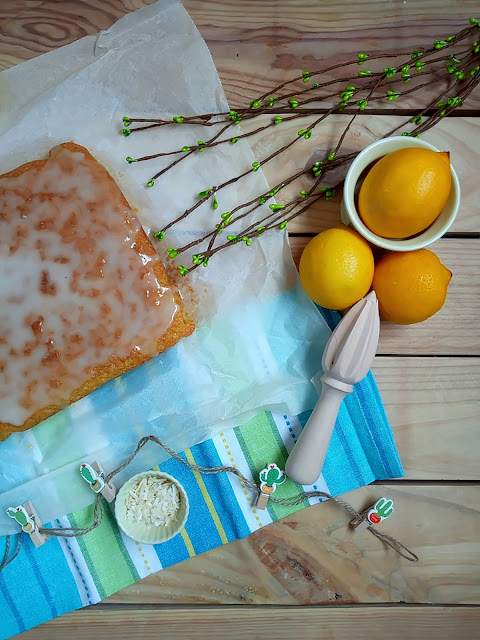 Brownie de limón y coco. Receta de blondie. Lemon blondie recipe. Postres de verano, sencillo, fácil, rápido, rico. Desayuno, merienda. Coconut Cuca