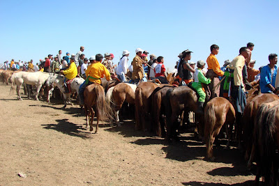 Les spectateurs de la course de chevaux