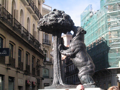 A estátua do urso, símbolo de Madrid, na Puerta del Sol