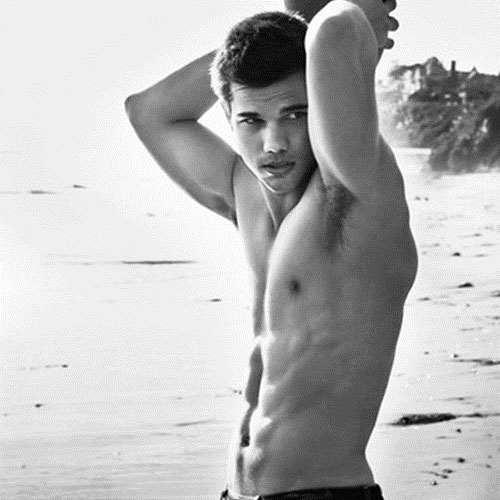 Taylor Lautner sem camisa
