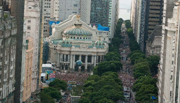Marcha para Jesus levou milhares de fiéis às ruas e fez o centro do Rio tremer