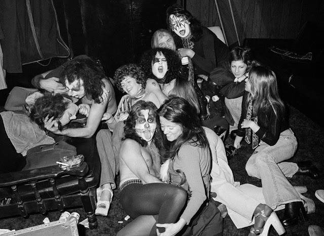 Fotografías en el Backstage de míticas bandas de Rock y Metal años 70 y 80