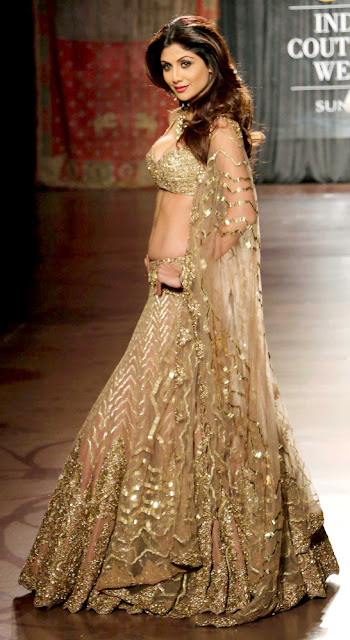 AICW 2015: Shilpa Shetty Scorches the Ramp in Rimple and Harpreet Narula Creation