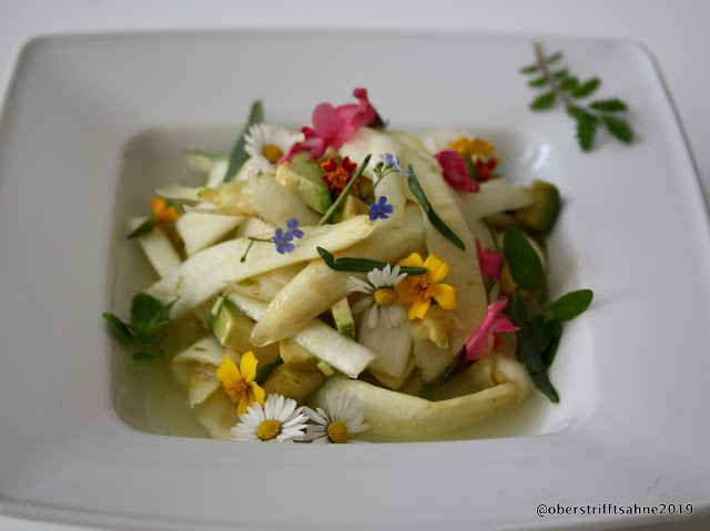 Spargel Rohkost mit Avocado und Holunder