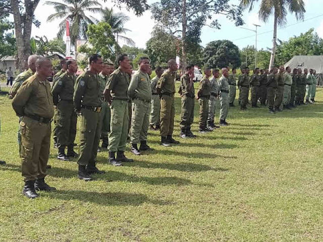 Petrus Fatlolon Buka Bimtek Satlinmas se-Kecamatan Wertamrian