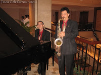 Musicians of the Wedding Singer performing at the cocktail reception