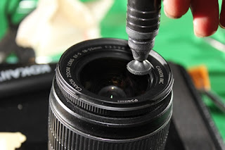 Inilah Cara Membersihkan Lensa Kamera Dengan Benar