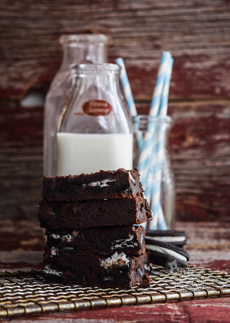 brownie de chocolate con galletas oreo