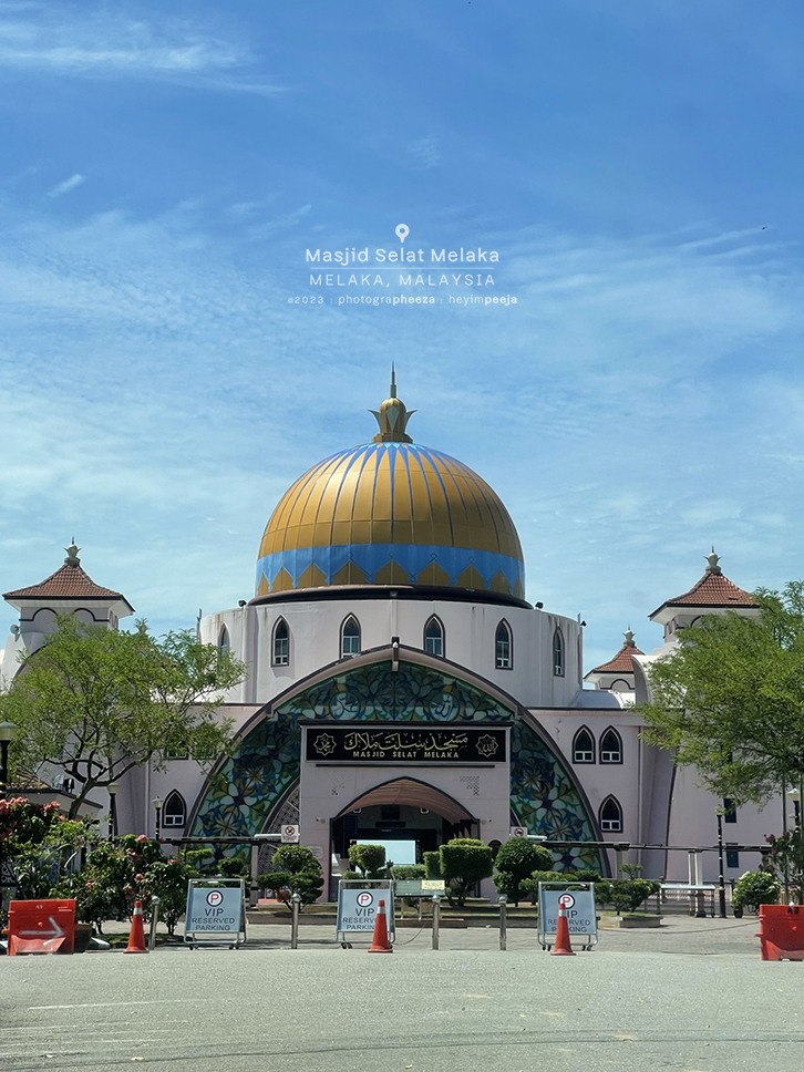masjid selat melaka malaysia