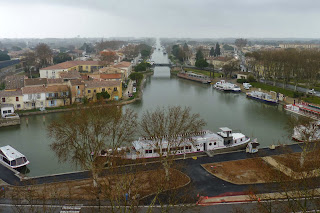 Vistas de extramuros desde las murallas de Aigües-Mortes.