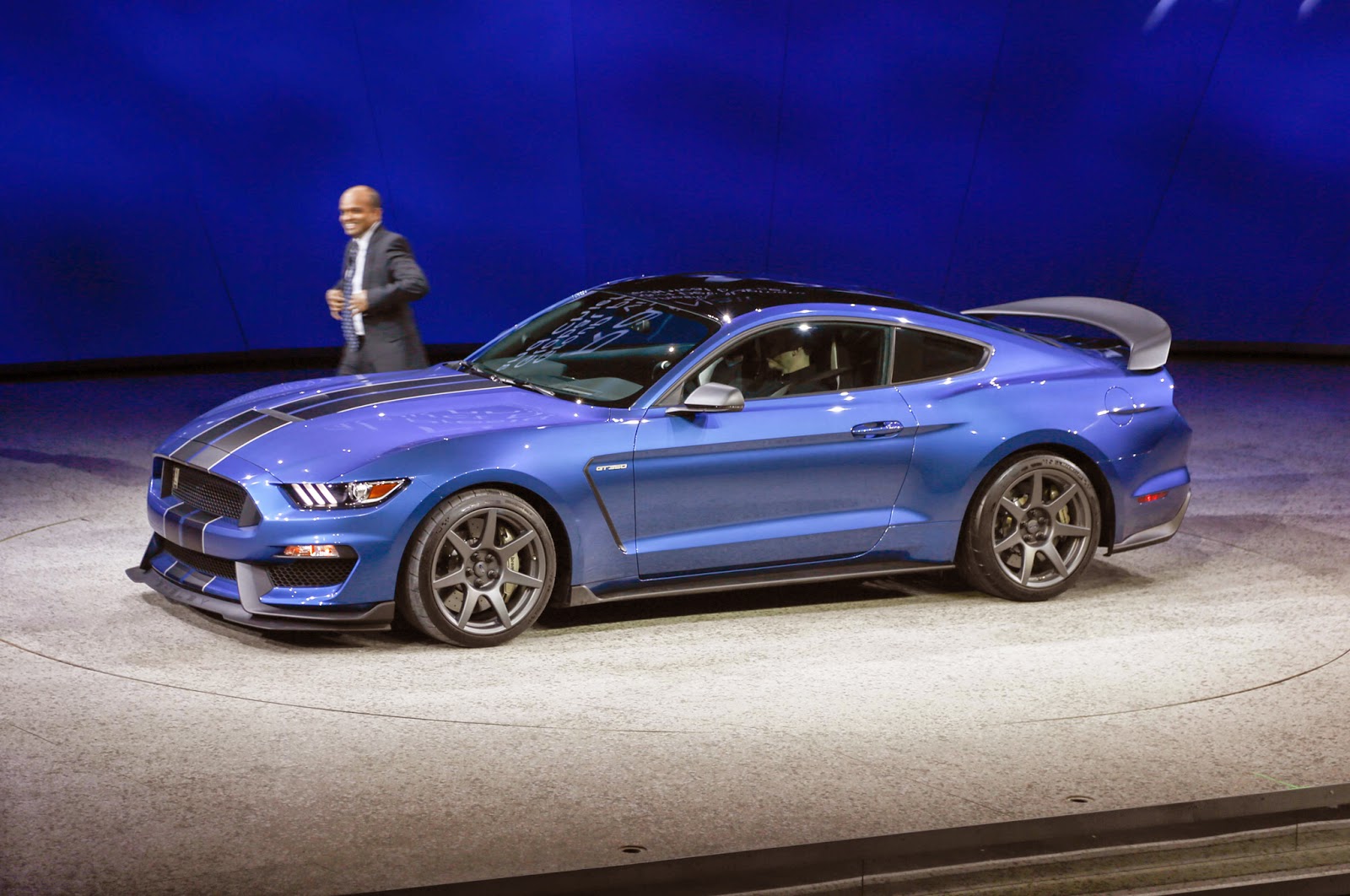 Mobil Ford Shelby GT350R Mustang Dibuat Unlimitid