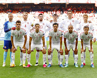 SELECCIÓN DE DINAMARCA. Temporada 2020-21. Kasper Schmeichel, Simon Kjaer, Pierre Hojbjerg, Andreas Christensen, Jannik Vestergaard, Kasper Dolberg. Joakim Maehle, Jens Stryger Larsen, Thomas Delaney, Martin Braithwaite y Mikkel Damsgaard. SELECCIÓN DE DINAMARCA 4 SELECCIÓN DE GALES 0. 26/06/2021. Eurocopa 2020, 16ª edición, octavos de final. Ámsterdam, Países Bajos, Johann Cruyff Arena. GOLES: 1-0: 27’, Dolberg. 2-0: 49’, Dolberg. 3-0: 88’, Maehle. 4-0: 90+4’, Braithwaite.