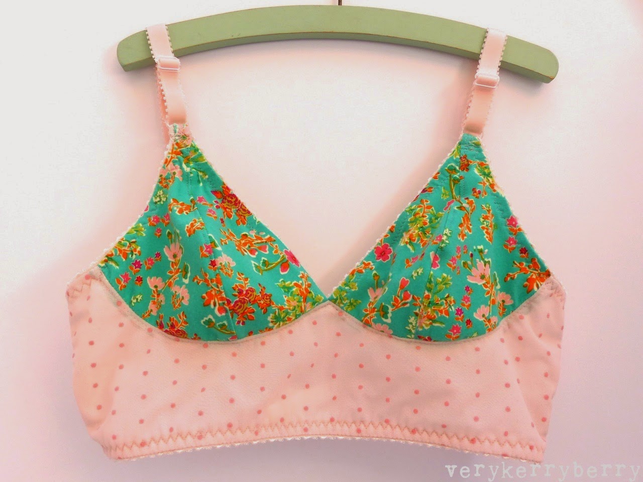 Wirefree bra sewing pattern, Charlotte, Sizes 19-23, Cotton