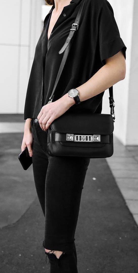 black casual outfit / shirt + bag + rips