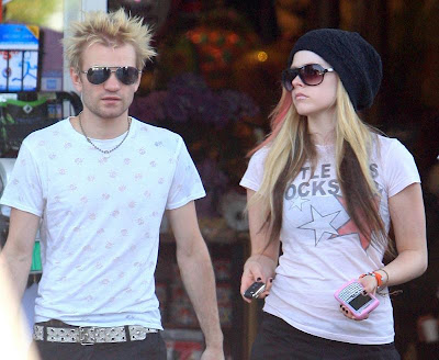 Avril Lavigne is Divorcing Deryck WhibleyTweet this!