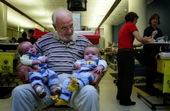 25 Photos Of People Who Will Inspire You - This photo of an Australian man who saved more than 2 million babies with his rare bood type donations.