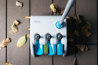 Lynx Dock Home Cleaning Tool Set Uses A Single Pole To Connect To Multiple Cleaning Heads