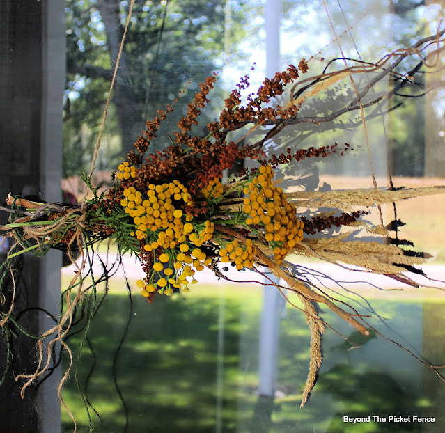 Make It Monday Foraged Fall Front Door Decor