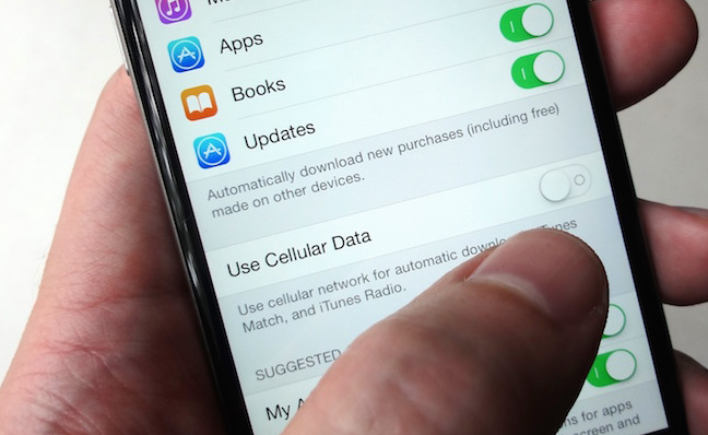 Mobile data roaming options for iPhone and iPad.