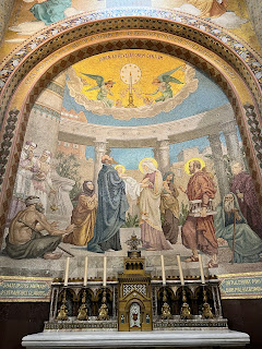 Maria e José apresentam Jesus no templo