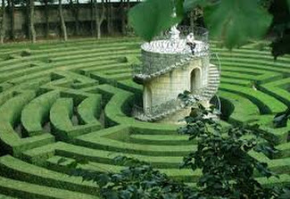 TAMAN LABIRIN