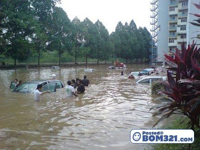 Banjir Di Multimedia Kolej Jalan Semarak 24.2.2011 (Gambar)