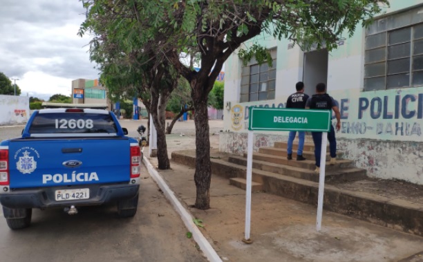 Polícia prende pai  suspeito de abusar de duas filhas no interior da Bahia
