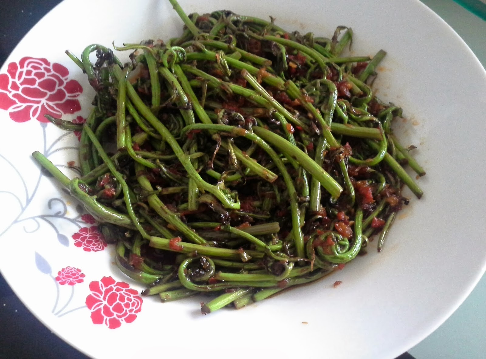 Tertunailah Hasrat Di Hati: Resepi Sayur Pucuk Paku Goreng 