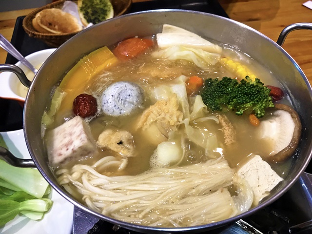 幸福10號店．蔬食．咖啡．下午茶~基隆素食、巷弄間鄉村風