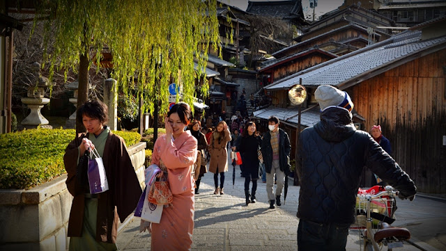 Kyoto Couple in Kimono in December
