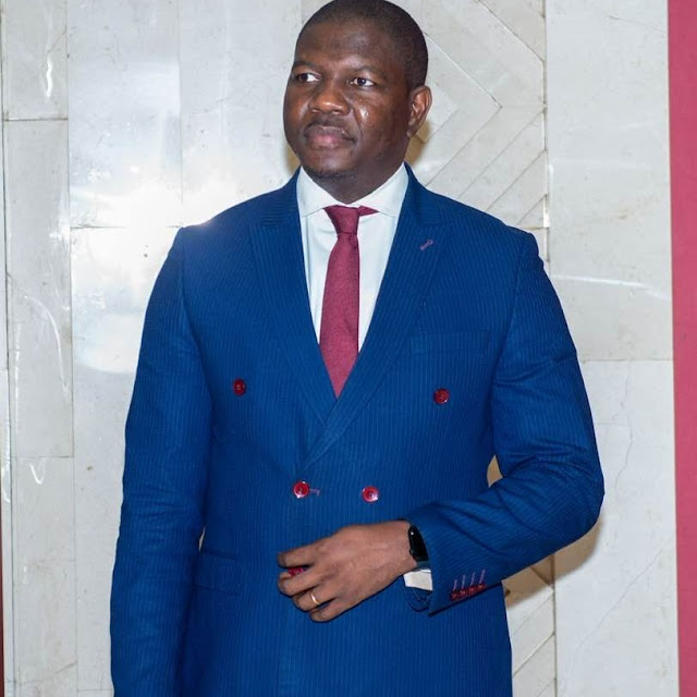 O Ministro das Finanças da Guiné-Bissau, Ilidio Vieira Té, anunciou recentemente a recuperação de casas de estado no Bairro Ministro. De acordo com o ministro, a recuperação dessas casas é parte de um esforço mais amplo para melhorar a infraestrutura do país e fornecer moradias dignas para funcionários públicos.  O Bairro Ministro, localizado na capital, Bissau, é conhecido por sua beleza natural e por ser um bairro residencial para funcionários públicos. A recuperação dessas casas irá melhorar a qualidade de vida dos residentes e, ao mesmo tempo, ajudar a preservar a beleza do bairro.  A iniciativa também é vista como uma forma de aumentar a eficiência do setor público, já que funcionários com moradias adequadas tendem a ser mais produtivos e dedicados ao seu trabalho.  O ministro Té afirmou que a recuperação dessas casas é apenas o começo de uma série de investimentos em infraestrutura que o governo planeja fazer nos próximos anos, visando melhorar a vida dos cidadãos da Guiné-Bissau.  Os residentes do Bairro Ministro e a população em geral receberam a notícia com entusiasmo e esperam que essa iniciativa possa ser um passo importante para o desenvolvimento do país.