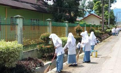 GAMBAR CONTOH TEKS EKSPOSISI KEBERSIHAN KELAS MENCERMINKAN SEKOLAH SEHAT