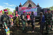 Satgas Pamtas Mobile RI–PNG Yonif 7 Marinir dan Kodim 1715/YHK Salurkan Bansos di Yahukimo Papua