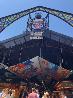 生ハムと生魚の食べ歩きマーケット〜ボケリア市場/La Boqueria〜