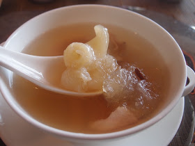 花胶燕窝炖螺头汤