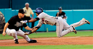 Jose Reyes gets thrown out trying to stretch a double into a triple