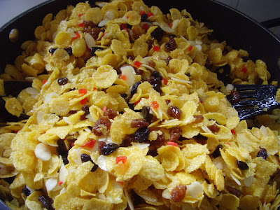 A Pepper's Love: Mixed fruit and Corn flakes