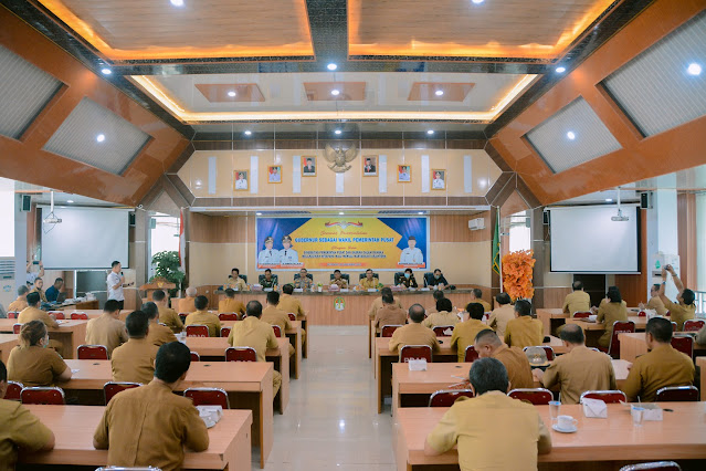 Wakil Bupati Ketapang H. Farhan, SE., M.Si membuka Seminar Pemerintahan, Gubernur sebagai Wakil Pemerintah Pusat di Daerah. (Prokopim Setda Ketapang)