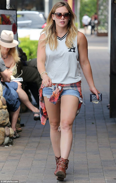 Hollywood Actress,hot images,hot photos,spicy hot images,hilary duff images,hot photos.