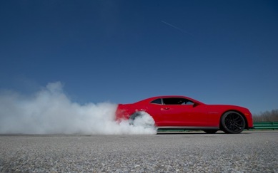 2012-Chevrolet-Camaro-ZL1-burnout-623x389