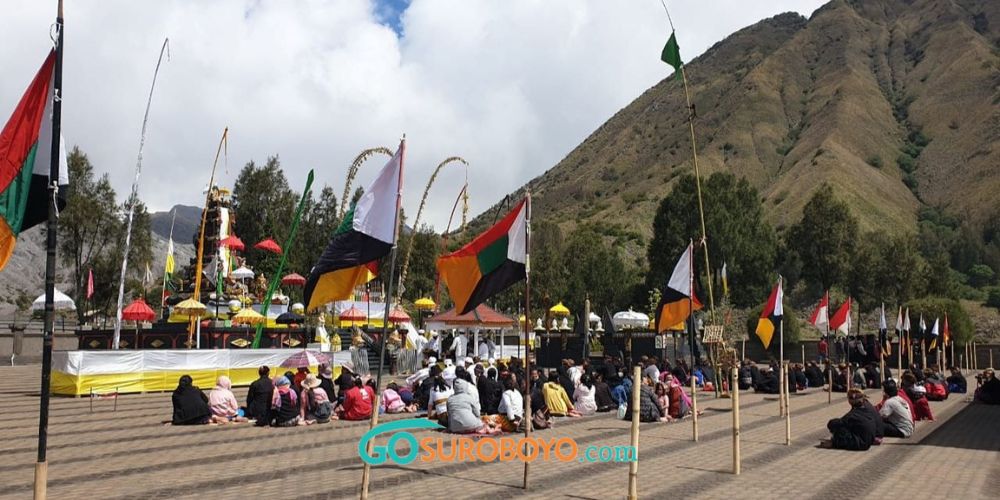 pura luhur poten wisata bromo