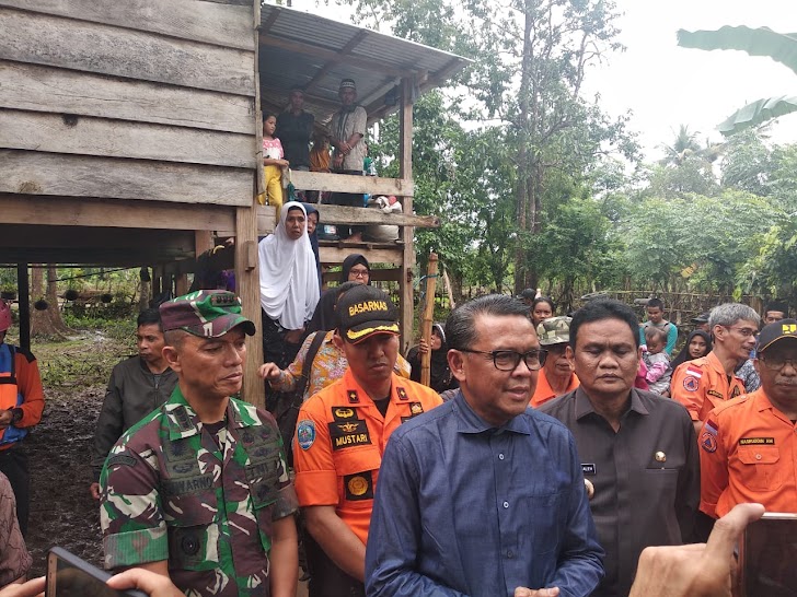 Danrem 141/Tp, Dampingi Gubernur Sulsel, Peninjauan Kesiapan Posko Penanganan Banjir di Kab Barru