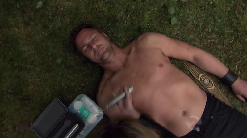 Mike Dopud Shirtless on Stargate Atlantis s5e09