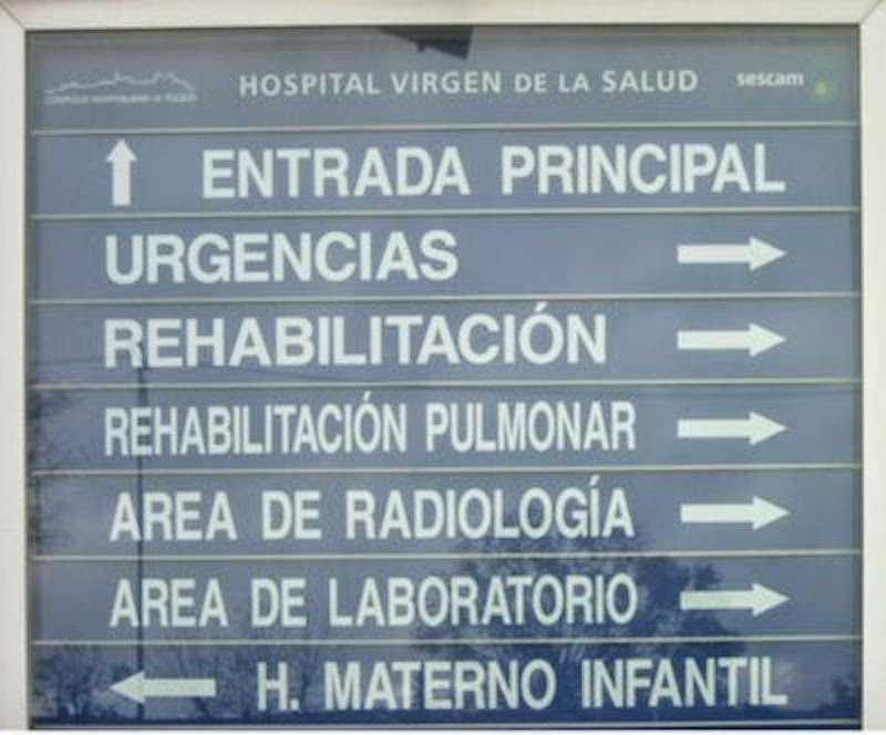 Cartel de orientación en hospital