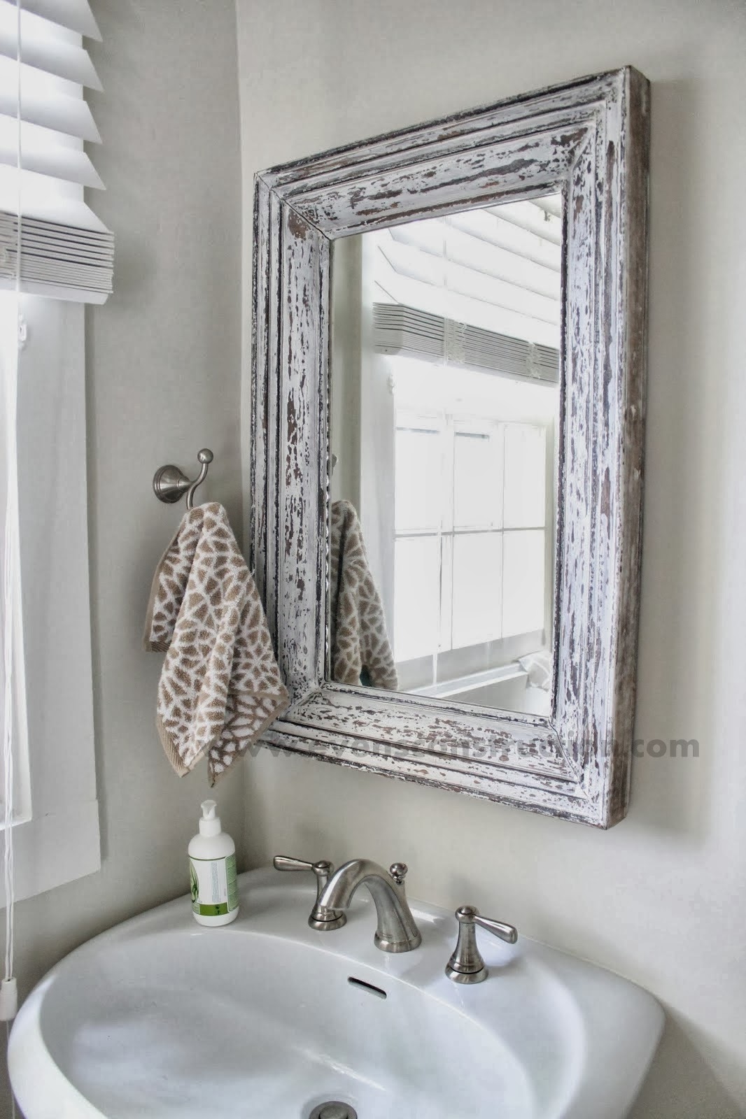 traditional bathroom mirrors Posted by gokul k s at 11:05 AM