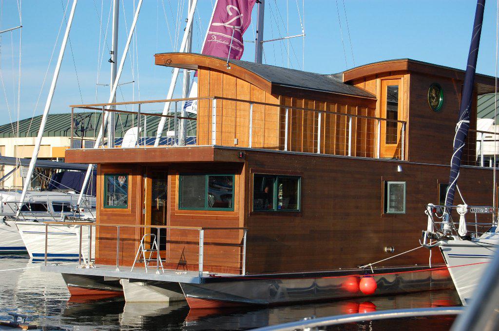 hgtv tiny house houseboat chic