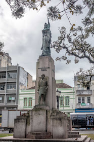 Monumento à República. Alegoria da república e estátua de Benjamin Constant.