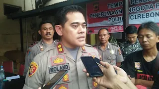 Kapolres Cirebon Kota  Apresiasi Anggotanya Yang  Melayani Pendaftaran Calon Anggota Polri Dengan Baik 